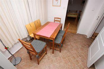 Apartment Apartments At The Golden Plough Prag